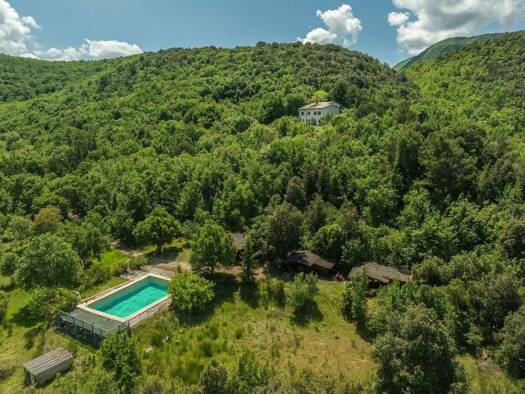 Haus zum Kauf 520.000 € 500 m² 450.000 m² Grundstück Spoleto 06049