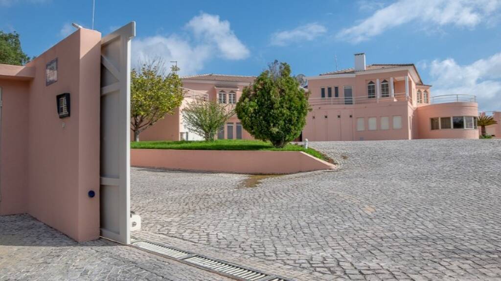 Haus zum Kauf 1.350.000 € 6 Zimmer 22.420 m² Grundstück Alcobaça