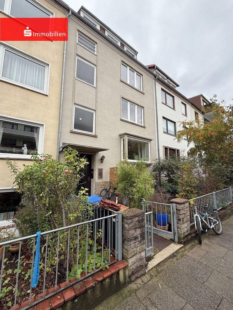 +++ Sympathische Wohnung im Viertel mit eigenem Hofgarten und Balkon +++