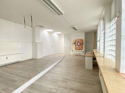 Bürogebäude zur Miete 800 € 1 Zimmer 64 m² Bürofläche Holthausen Düsseldorf 40589