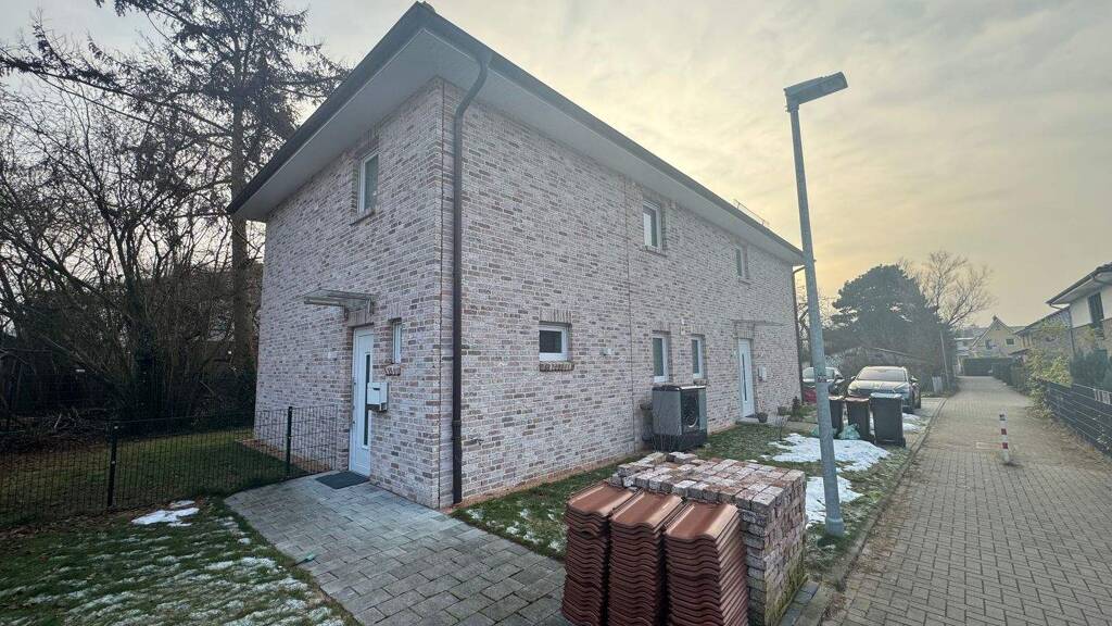 Einfamilienhaus zur Miete 2.900 € 7 Zimmer 177 m² 500 m² Grundstück frei ab 01.04.2026 Harksheide Norderstedt 22851