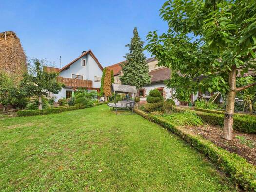 Mehrfamilienhaus zum Kauf 8 Zimmer 215,2 m² 976 m² Grundstück Neubrunn 97277