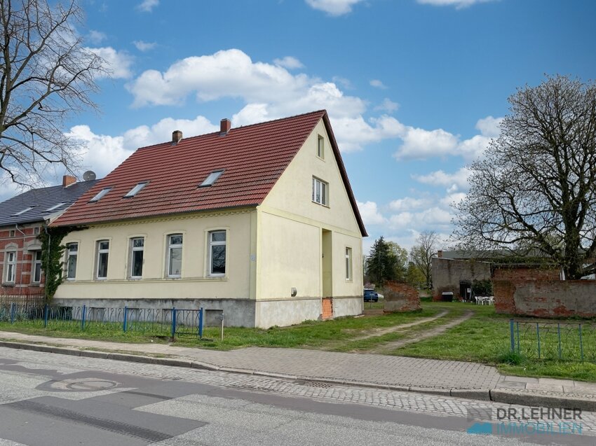 Mehrfamilienhaus zum Kauf 179.000 € 12 Zimmer 371 m²<br/>Wohnfläche 3.306 m²<br/>Grundstück Perleberg Perleberg 19348