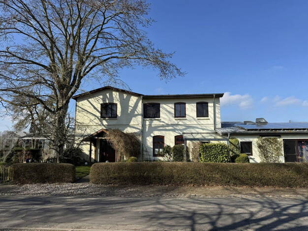 Mehrfamilienhaus zum Kauf provisionsfrei 649.000 € 11 Zimmer 338 m² 979 m² Grundstück Niesgrau 24395