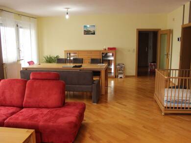 Maisonette zur Miete 1.300 € 4 Zimmer 136 m² Geschoss 2/3 frei ab 01.10.2025 Pirckheimerstraße 14 Herzogenaurach Herzogenaurach 91074