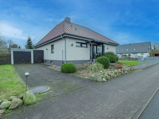 Haus zum Kauf 289.000 € 3 Zimmer 113,4 m² 871 m² Grundstück Hohn 24806