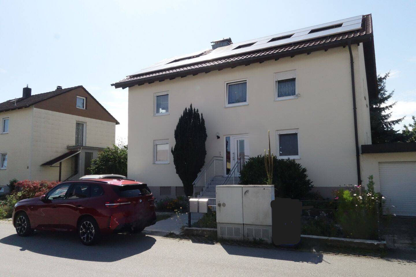 Top gepflegtes 2-FH mit PV-Anlage, Garage und Garten