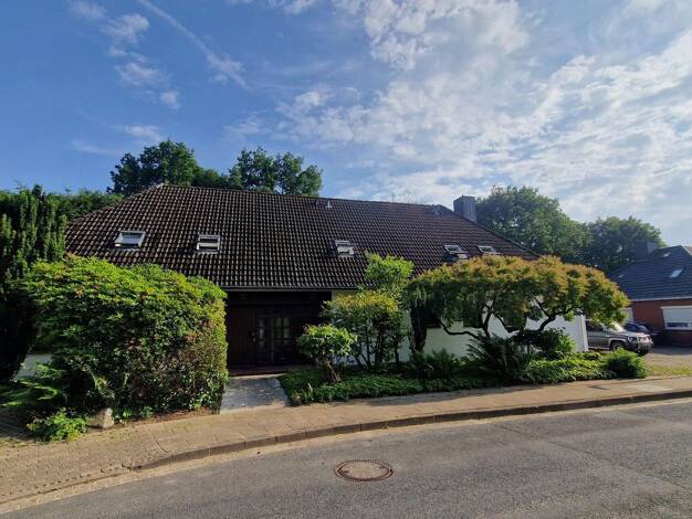 Einfamilienhaus zum Kauf provisionsfrei 450.000 € 9 Zimmer 320 m² 1.037 m² Grundstück Hans-Sierks-Str. 50 Heide 25746