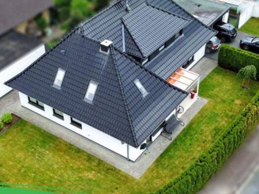 Einfamilienhaus zum Kauf provisionsfrei 525.000 € 8 Zimmer 253,5 m² 697 m² Grundstück Aschhausen Bad Zwischenahn 26160