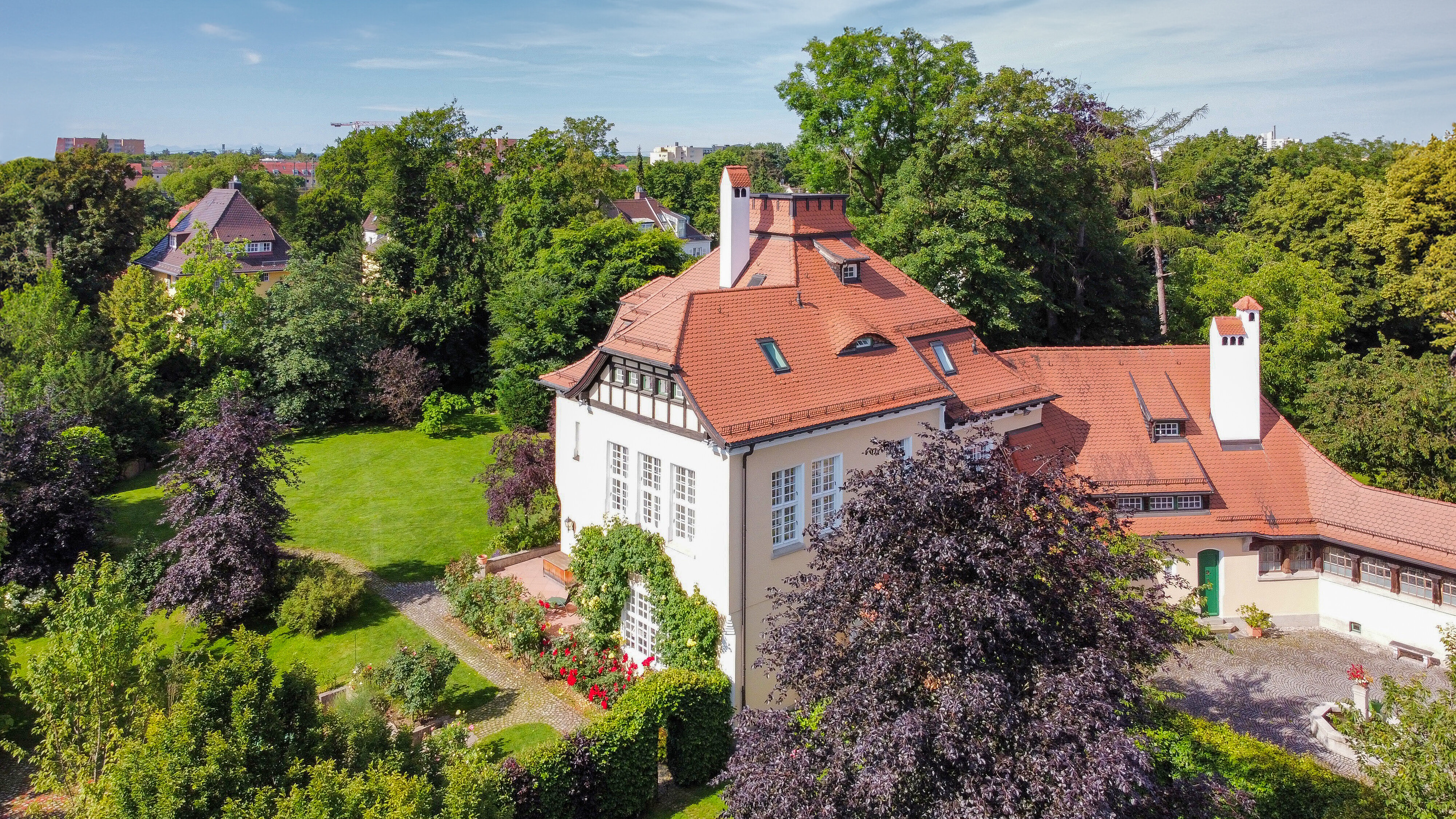 Villa zum Kauf 17 Zimmer 710 m²<br/>Wohnfläche 3.990 m²<br/>Grundstück Neupasing München 81245