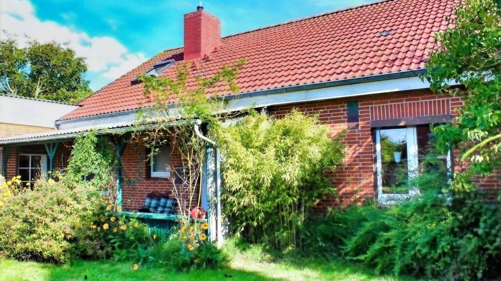 Einfamilienhaus zum Kauf 179.000 € 7 Zimmer 140 m² 692 m² Grundstück Wesselburen 25764