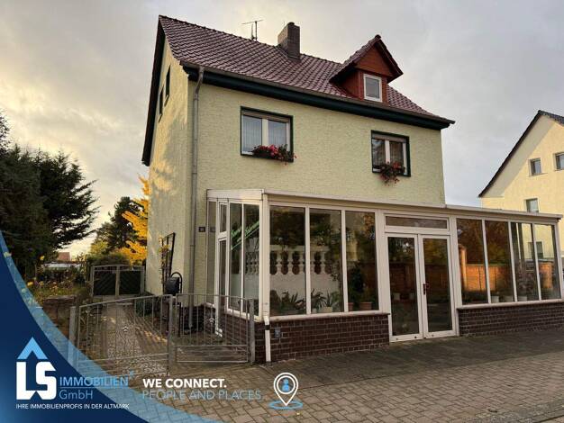 Einfamilienhaus zum Kauf 256.000 € 4 Zimmer 100 m² 903 m² Grundstück frei ab 01.01.2026 Stendal 39576