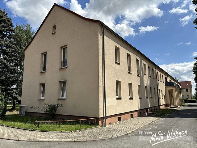 Wohnung zur Miete 325 € 3 Zimmer 67 m²<br/>Wohnfläche 1.<br/>Geschoss 01.02.2025<br/>Verfügbarkeit Platz der Freiheit 1 Profen Elsteraue 06729