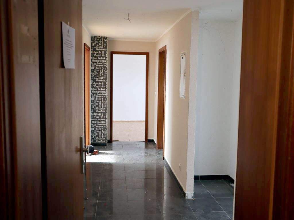 Immobilie in Wurster Nordseeküste - Nah am Wasser: Großzügige 3-Zimmer-DG-Wohnung mit Balkon - Bild 2