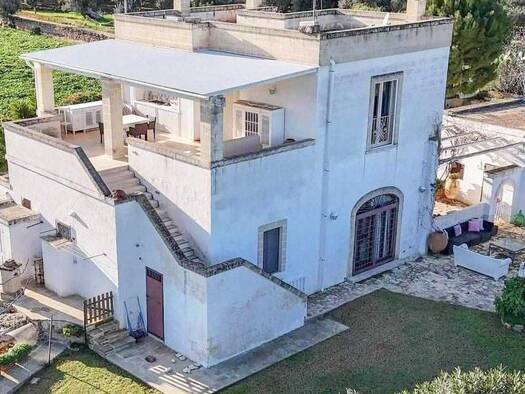 Haus zum Kauf 1.600.000 € 274 m² Fasano 72015