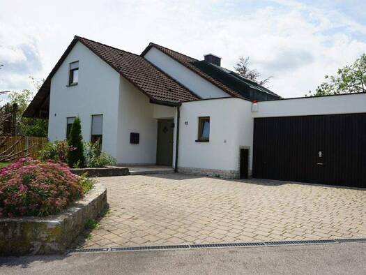 Einfamilienhaus zur Miete 1.800 € 5 Zimmer 180 m² 1.000 m² Grundstück Feuchtwangen 91555