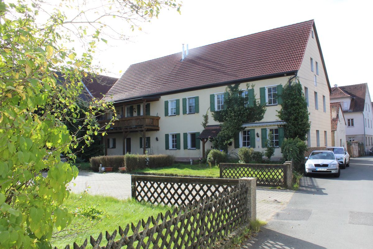 Mehrfamilienhaus zum Kauf 2.900.000 € 11 Zimmer 269 m²<br/>Wohnfläche 4.090 m²<br/>Grundstück ab sofort<br/>Verfügbarkeit Steudach Erlangen 91056