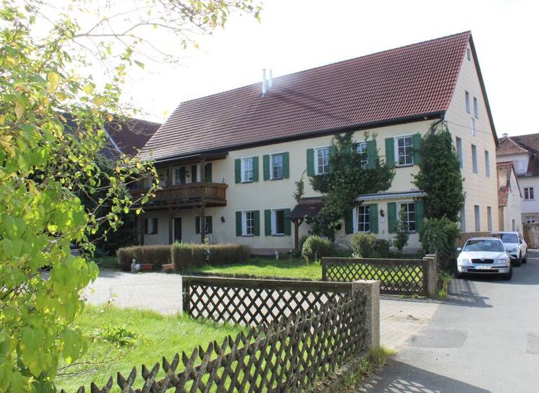 Mehrfamilienhaus zum Kauf 2.690.000 € 11 Zimmer 269 m²<br/>Wohnfläche 4.090 m²<br/>Grundstück ab sofort<br/>Verfügbarkeit Steudach Erlangen 91056