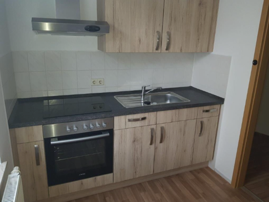 Wohnung zur Miete 230 € 2 Zimmer 40 m² frei ab sofort Bahnhofstraße 13 Ellefeld 08236