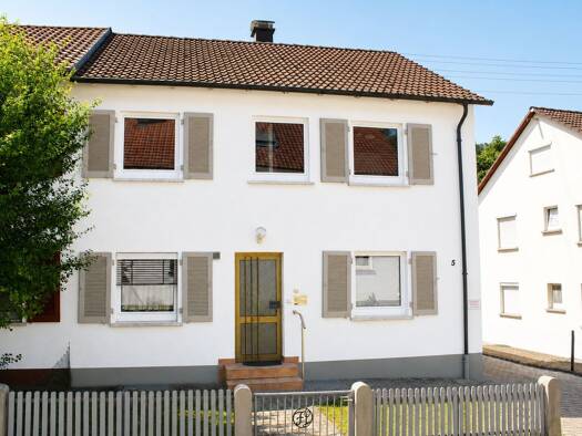 Doppelhaushälfte zum Kauf provisionsfrei 345.000 € 7 Zimmer 157 m² 437 m² Grundstück frei ab sofort Murrhardt Murrhardt 71540