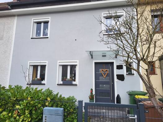 Reihenhaus zur Miete 1.750 € 5,5 Zimmer 130 m² 190 m² Grundstück frei ab 01.04.2026 Zirndorf 90513