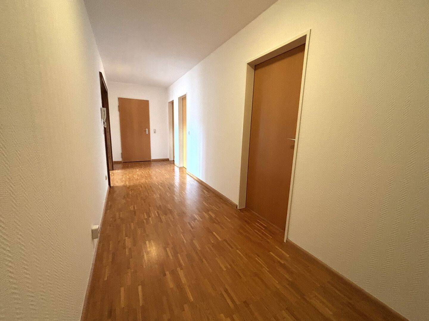 Immobilie in Hohentengen am Hochrhein - Grenznah: Großzügige 3-Zimmer-Wohnung mit Weitblick, Tiefgaragenstellplatz & moderner Pelletheizung - Bild 1