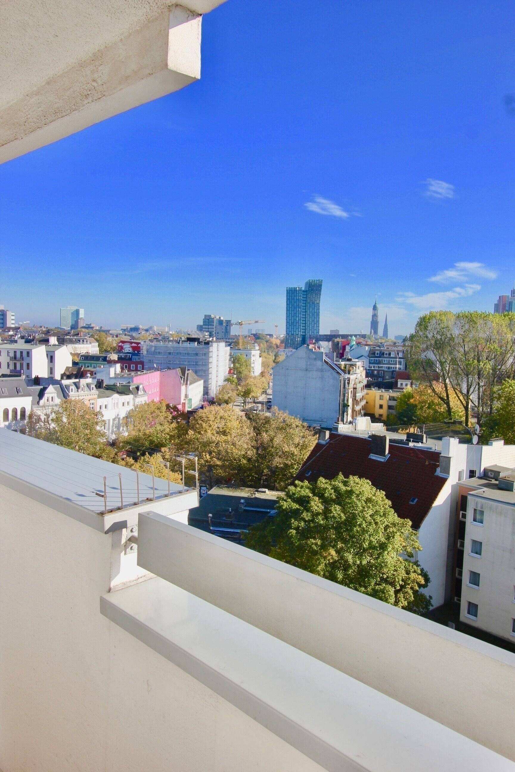 WEITBLICK Luxuswohnung - 2 Balkone - 2 CHICE Bäder - Whirlpool - mitten auf der legendären REEPERBAHN - aussergewöhnlich + besonders – Hamburg – Vorschaubild 3
