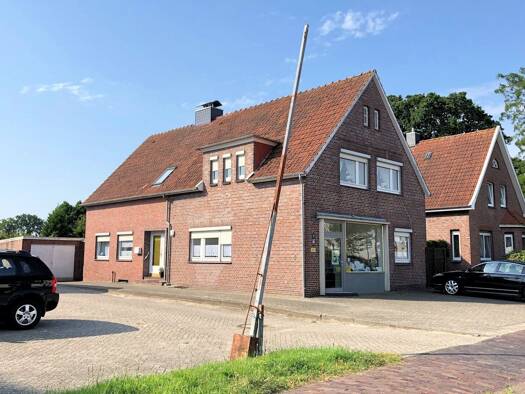 Wohn- und Geschäftshaus zum Kauf als Kapitalanlage geeignet 198.000 € 10 Zimmer 192 m² 488 m² Grundstück Wittmund 26409
