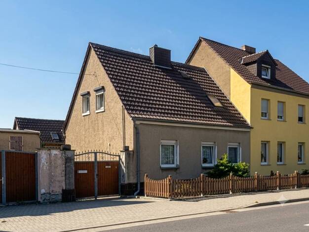 Doppelhaushälfte zum Kauf 89.000 € 5 Zimmer 99 m² 577 m² Grundstück frei ab 01.10.2026 Wolfener Straße 13 Reuden a d Fuhne Bitterfeld-Wolfen 06766