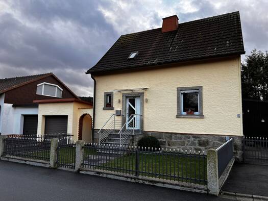Bungalow zur Miete 1.200 € 5 Zimmer 94 m² 397 m² Grundstück frei ab 01.11.2026 Schönbrunn Wunsiedel 95632