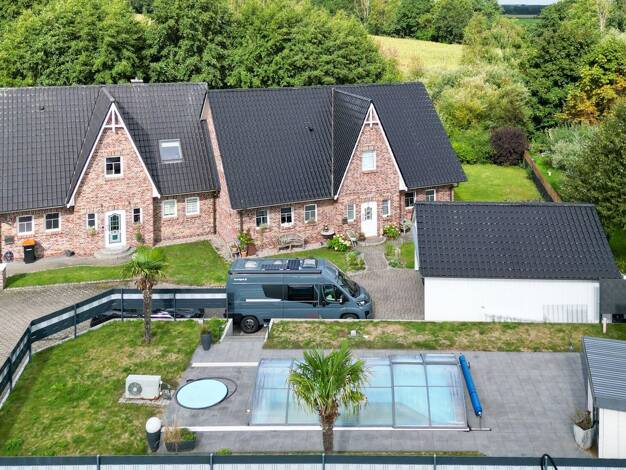 Mehrfamilienhaus zum Kauf 1.199.000 € 10 Zimmer 343 m² 1.440 m² Grundstück Bad Bramstedt 24576