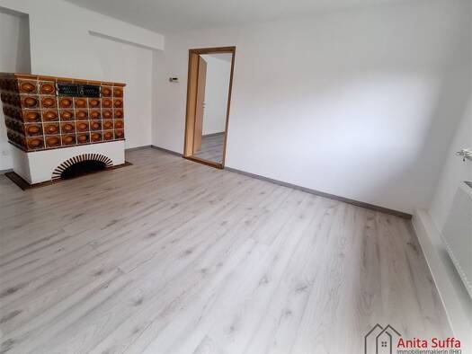 Wohnung zur Miete 925 € 5 Zimmer 151 m² 1. Geschoss frei ab sofort Neuhof Neuhof a.d.Zenn 90616