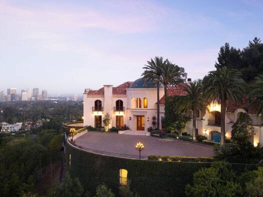 Herrenhaus zum Kauf 38.957.560 € 1.951 m² 12.568,7 m² Grundstück 10066 Cielo Dr Los Angeles County 90210
