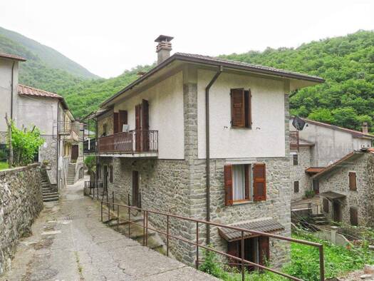 Reihenmittelhaus zum Kauf 115.000 € 7 Zimmer 110 m² 30 m² Grundstück Bagnone 54021