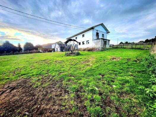 Bauernhaus zum Kauf 120.000 € 3 Zimmer 463 m² 16.980 m² Grundstück Coaña 33716