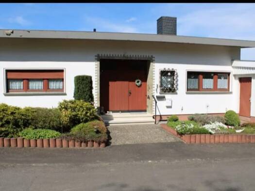 Einfamilienhaus zur Miete 1.200 € 7 Zimmer 250 m² 600 m² Grundstück Hainbach Gemünden (Felda) 35329