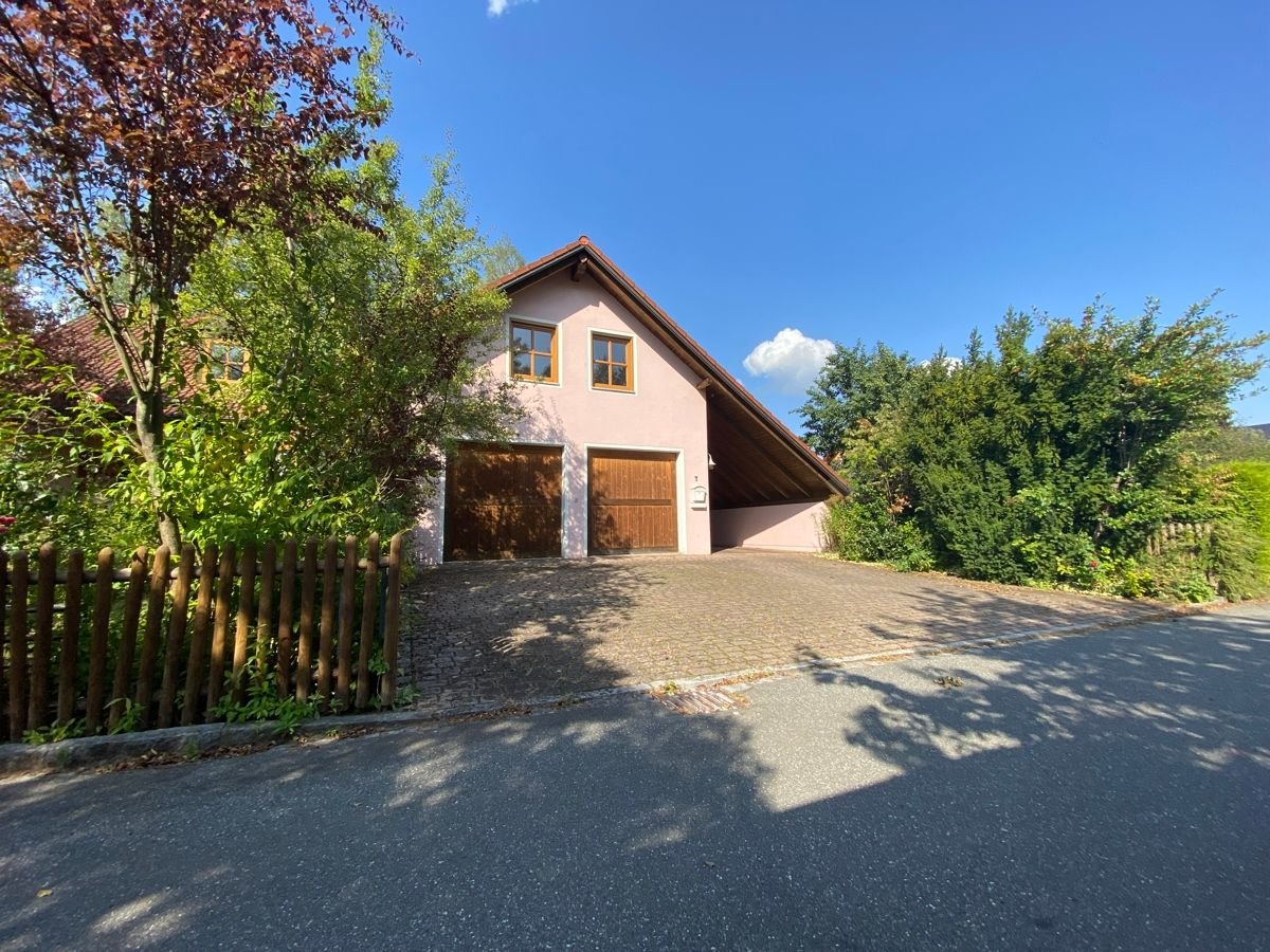 Mehrfamilienhaus zum Kauf 549.000 € 7 Zimmer 249 m²<br/>Wohnfläche 706 m²<br/>Grundstück Altenstadt Altenstadt an der Waldnaab 92665