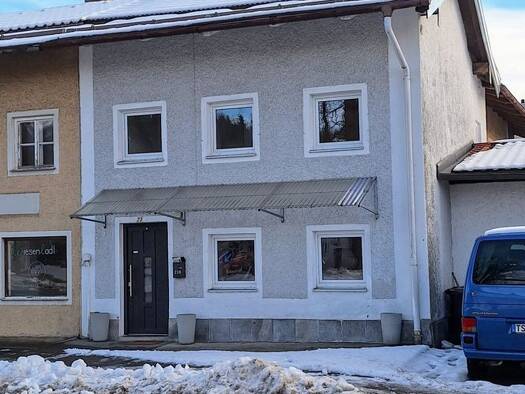 Wohnung zur Miete 680 € 2 Zimmer 75 m² 3 Geschosse frei ab 01.05.2026 Schützenstraße 23 b Traunstein 83278