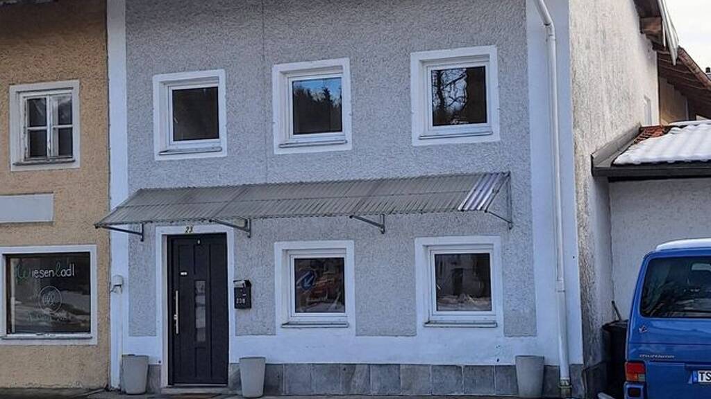 Wohnung zur Miete 680 € 2 Zimmer 75 m² 3 Geschosse frei ab 01.05.2026 Schützenstraße 23 b Traunstein 83278