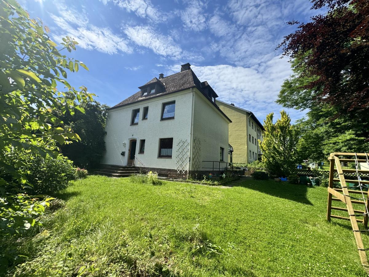 Mehrfamilienhaus zum Kauf 298.000 € 9 Zimmer 211 m²<br/>Wohnfläche 1.088 m²<br/>Grundstück Höxter - Kernstadt Höxter 37671