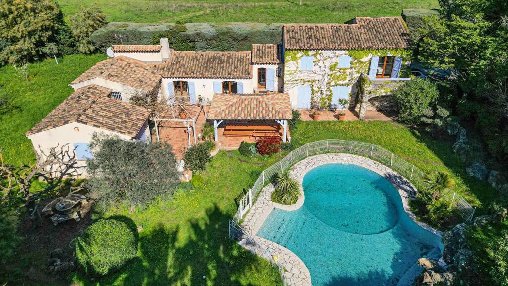 Einfamilienhaus zum Kauf 1.895.000 € 9 Zimmer 215 m² 97.205 m² Grundstück FREJUS 83370