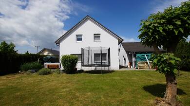 Einfamilienhaus zur Miete 1.200 € 6 Zimmer 130 m² 634 m² Grundstück frei ab 01.08.2025 Rain Rain 94369