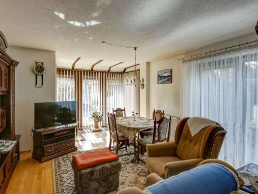 Einfamilienhaus zum Kauf 298.000 € 6 Zimmer 155 m² 518 m² Grundstück frei ab 01.07.2026 Pößneck,Stadt Pößneck 07381