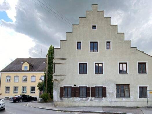 Wohn- und Geschäftshaus zum Kauf provisionsfrei als Kapitalanlage geeignet 524.880 € 1.200 m² 1.080 m² Grundstück Neuburgerstr. 3 Hohenwart 86558