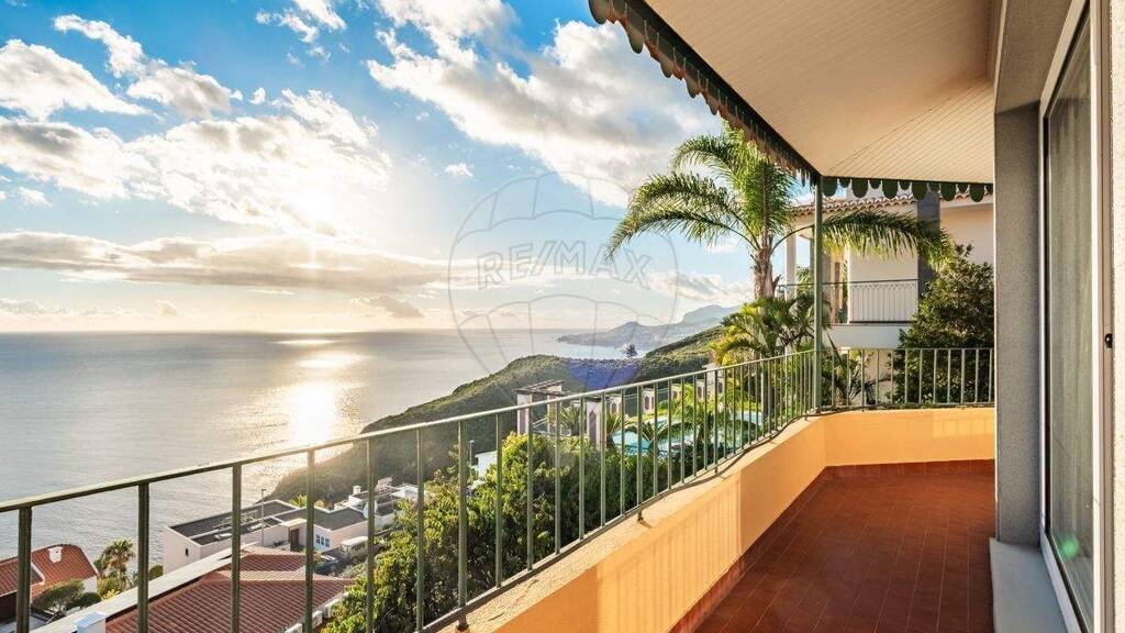 Villa zum Kauf 990.000 € 289 m² 700 m² Grundstück Ilha da Madeira, Santa Cruz, Caniço 9125