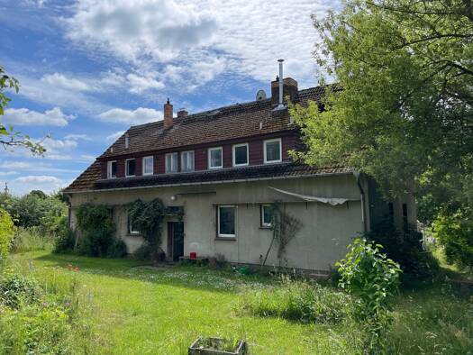 Mehrfamilienhaus zum Kauf 365.000 € 10 Zimmer 240 m² 2.201 m² Grundstück frei ab sofort Ort Groß Fredenwalde 10 Gerswalde 17268