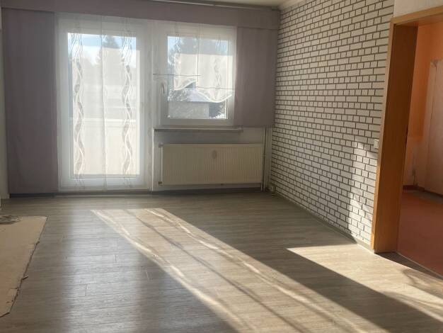 Wohnung zum Kauf 30.000 € 3 Zimmer 57 m² 3. Geschoss Oberlungwitz 09353