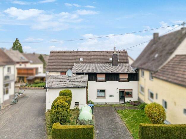 Einfamilienhaus zum Kauf 149.000 € 10 Zimmer 206 m² 544 m² Grundstück Langenscheid 65558