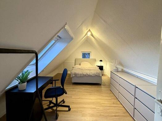 WG-Zimmer zur Miete Wohnen auf Zeit 550 € 15 m² 2. Geschoss frei ab sofort Erlangen-Ost Erlangen 91054