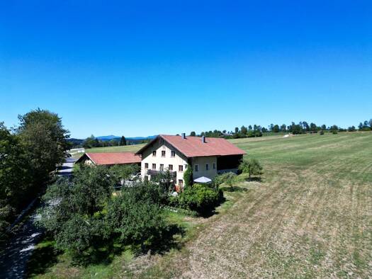 Bauernhaus zum Kauf 379.000 € 6 Zimmer 215,3 m² Freyung Freyung 94078